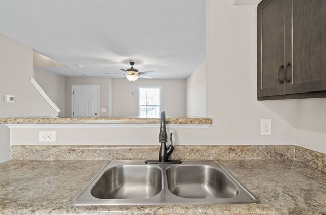 1136 Ziva Ln Apt C, Clarksville, TN 37040