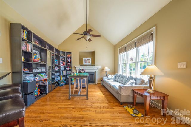 2509 Stoneview Court, Denver, NC 28037