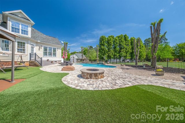 2509 Stoneview Court, Denver, NC 28037