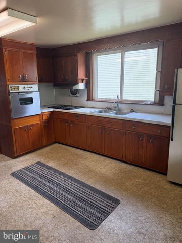 1311 KRAMER MILL RD, Denver, PA 17517