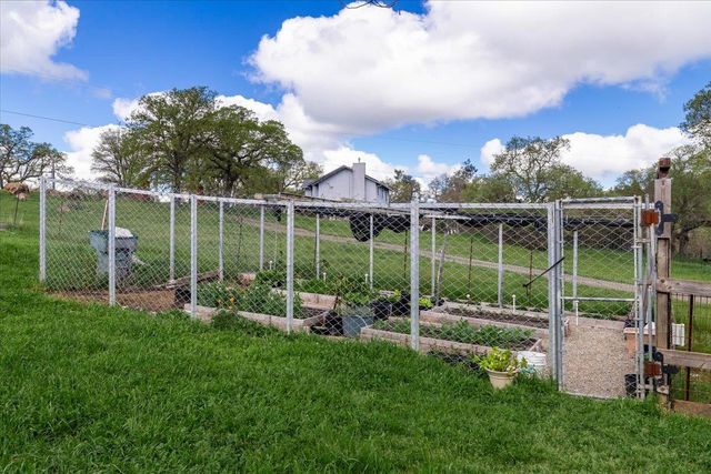 8581 Siegel St, Valley Springs, CA 95252