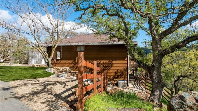 8581 Siegel St, Valley Springs, CA 95252