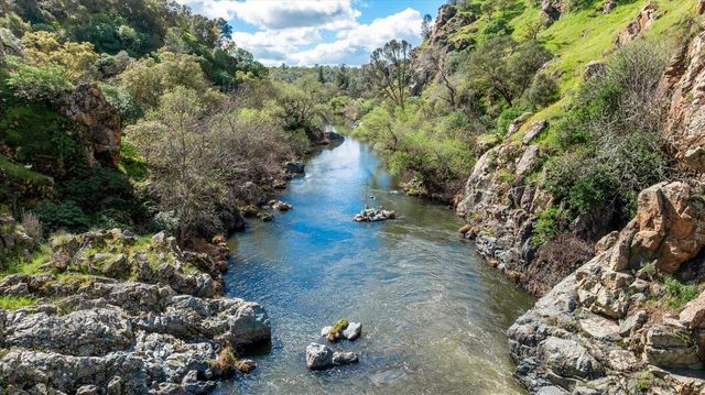 8581 Siegel St, Valley Springs, CA 95252