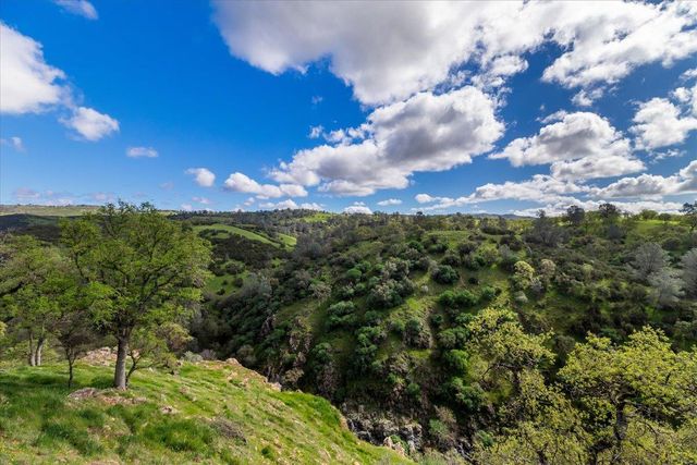 8581 Siegel St, Valley Springs, CA 95252