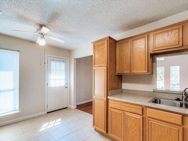 809 Birkhill Trail, Arlington, TX 76001