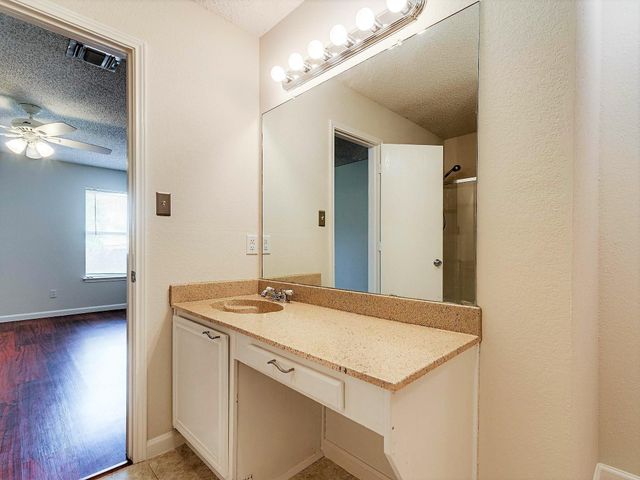 809 Birkhill Trail, Arlington, TX 76001