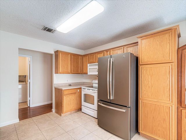 809 Birkhill Trail, Arlington, TX 76001