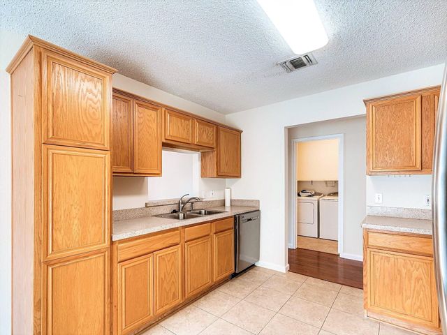 809 Birkhill Trail, Arlington, TX 76001