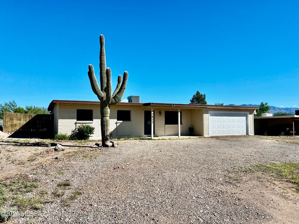 2922 W Ironwood Hill Drive, Tucson, AZ 85745