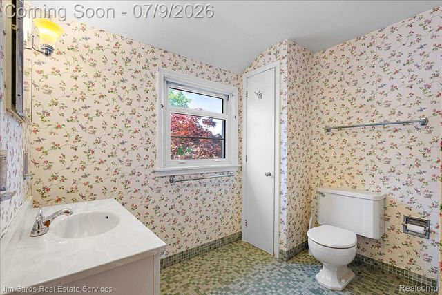 1010 Nottingham Road, Grosse Pointe Park, MI 48230