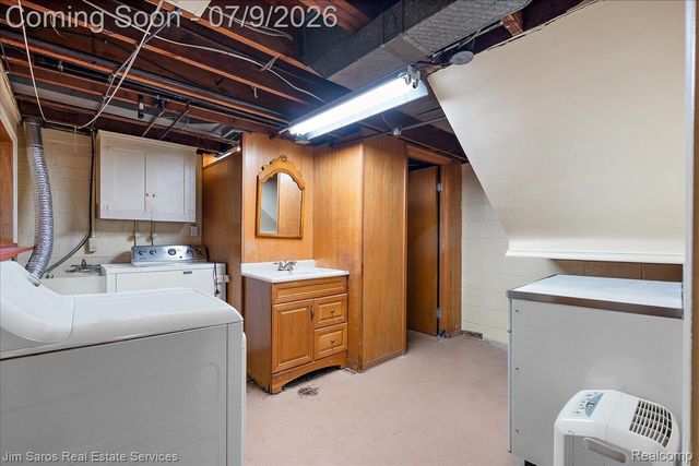 1010 Nottingham Road, Grosse Pointe Park, MI 48230