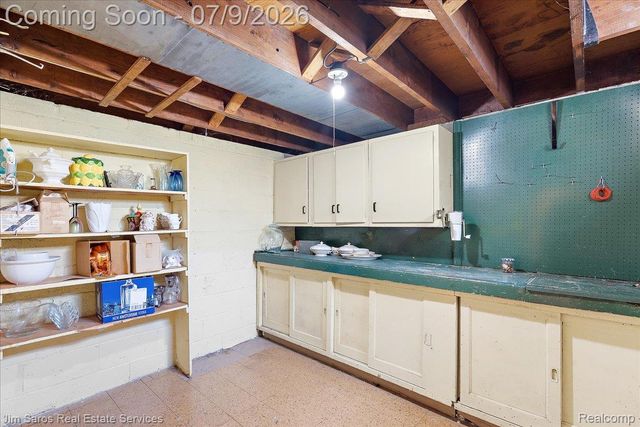 1010 Nottingham Road, Grosse Pointe Park, MI 48230