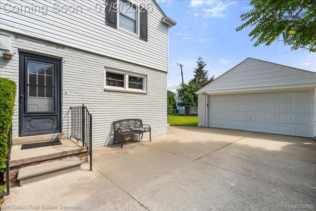 1010 Nottingham Road, Grosse Pointe Park, MI 48230