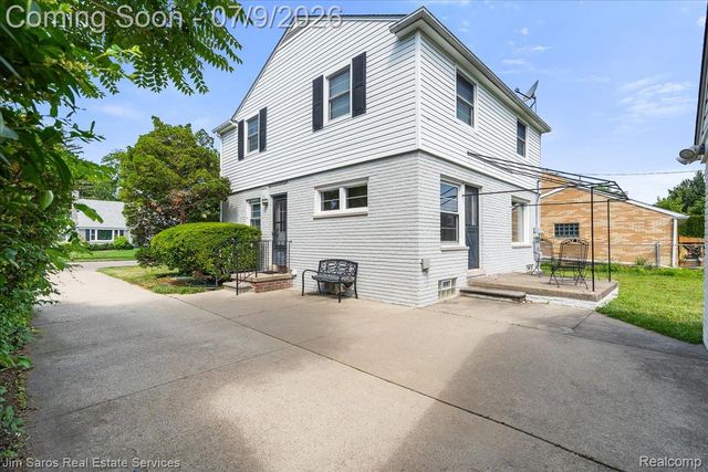 1010 Nottingham Road, Grosse Pointe Park, MI 48230