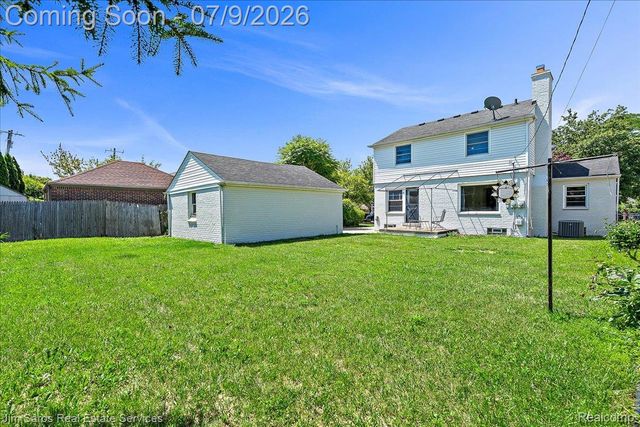 1010 Nottingham Road, Grosse Pointe Park, MI 48230