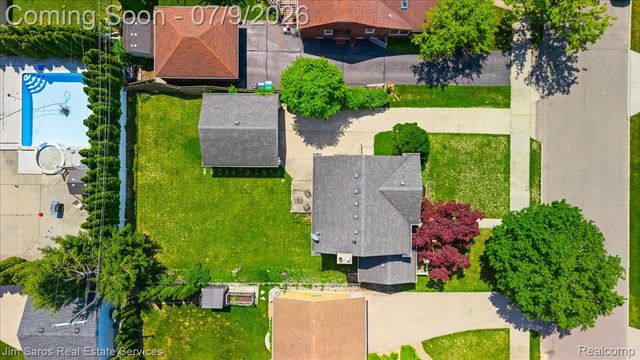 1010 Nottingham Road, Grosse Pointe Park, MI 48230