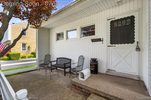 1010 Nottingham Road, Grosse Pointe Park, MI 48230
