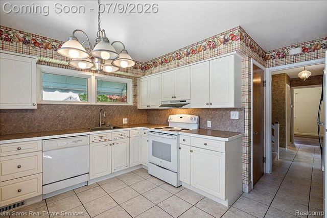 1010 Nottingham Road, Grosse Pointe Park, MI 48230