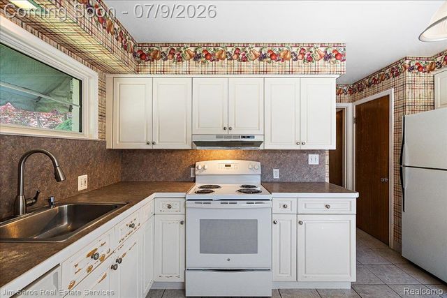 1010 Nottingham Road, Grosse Pointe Park, MI 48230