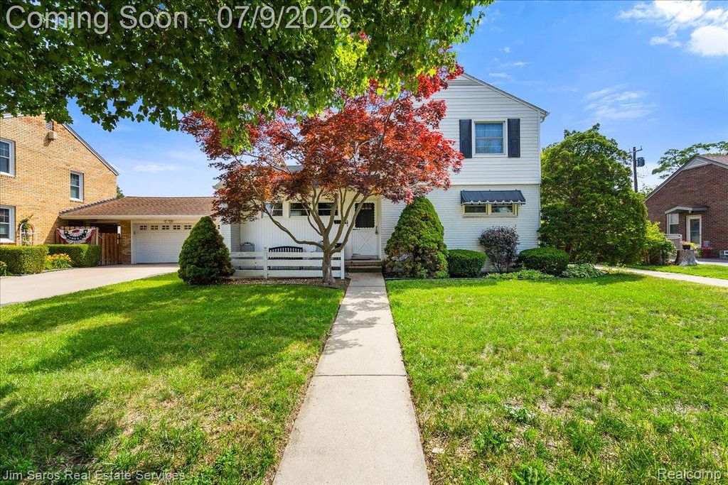 1010 Nottingham Road, Grosse Pointe Park, MI 48230