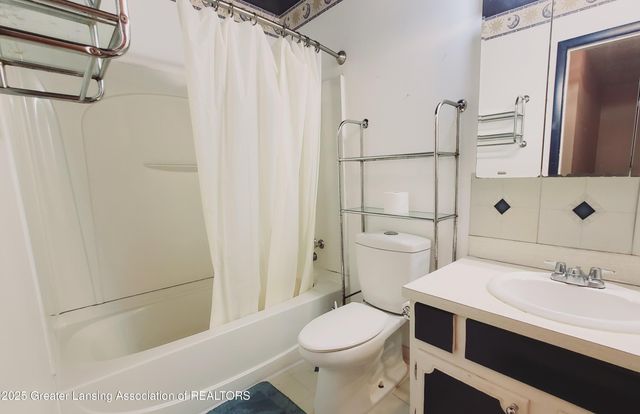 3116 Colchester Road, Lansing, MI 48906