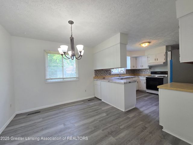 3116 Colchester Road, Lansing, MI 48906