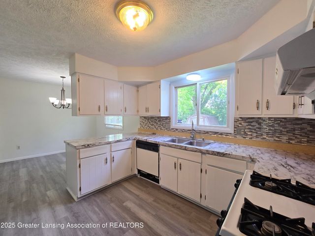 3116 Colchester Road, Lansing, MI 48906