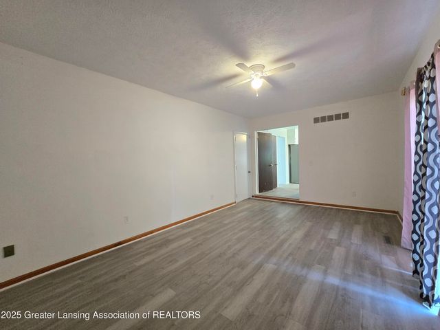 3116 Colchester Road, Lansing, MI 48906