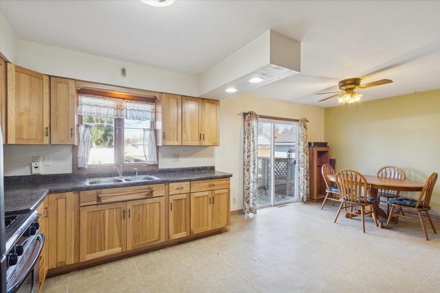 242 W Burbank Avenue, Janesville, WI 53546