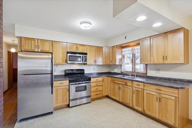 242 W Burbank Avenue, Janesville, WI 53546