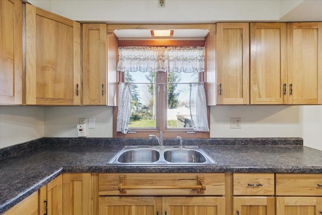 242 W Burbank Avenue, Janesville, WI 53546