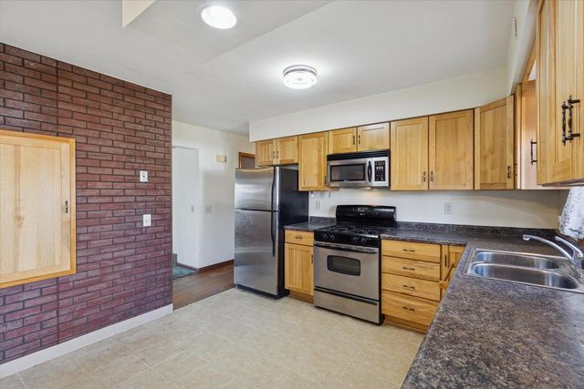 242 W Burbank Avenue, Janesville, WI 53546