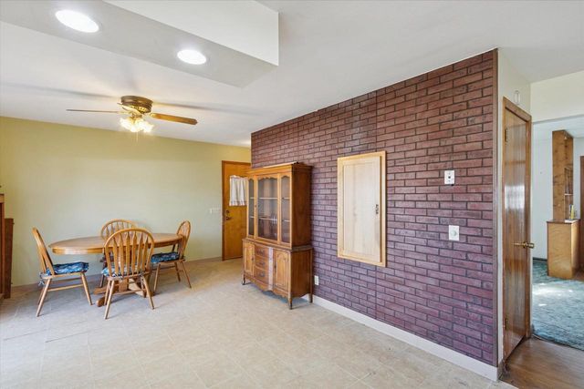 242 W Burbank Avenue, Janesville, WI 53546