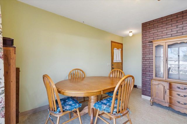 242 W Burbank Avenue, Janesville, WI 53546