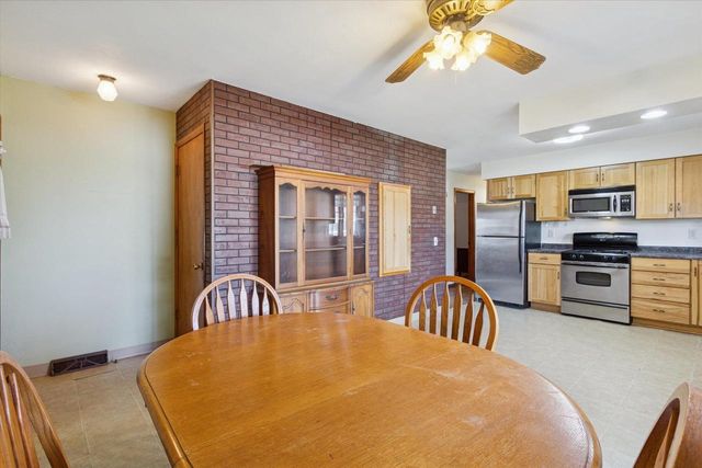 242 W Burbank Avenue, Janesville, WI 53546