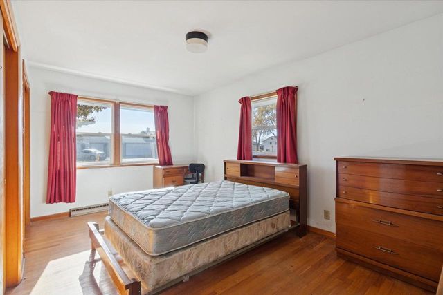 242 W Burbank Avenue, Janesville, WI 53546