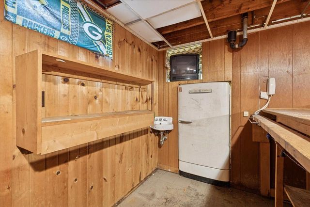 242 W Burbank Avenue, Janesville, WI 53546