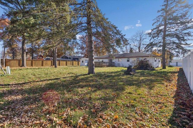 242 W Burbank Avenue, Janesville, WI 53546