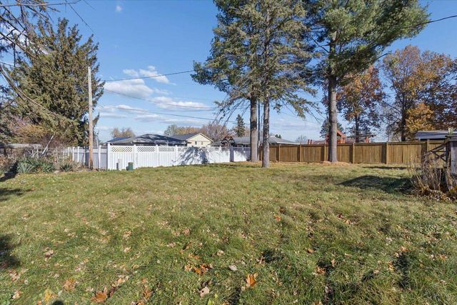 242 W Burbank Avenue, Janesville, WI 53546