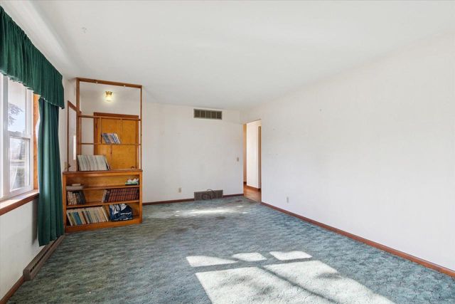 242 W Burbank Avenue, Janesville, WI 53546