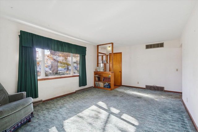 242 W Burbank Avenue, Janesville, WI 53546