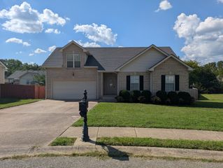 616 Wolfchase Dr, Clarksville, TN 37042