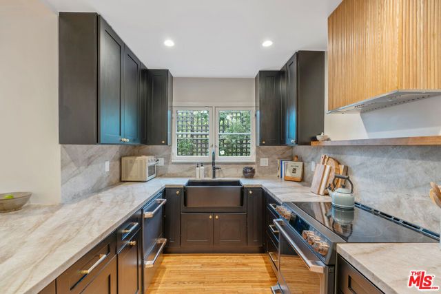 5944 Manola Way, Los Angeles, CA 90068