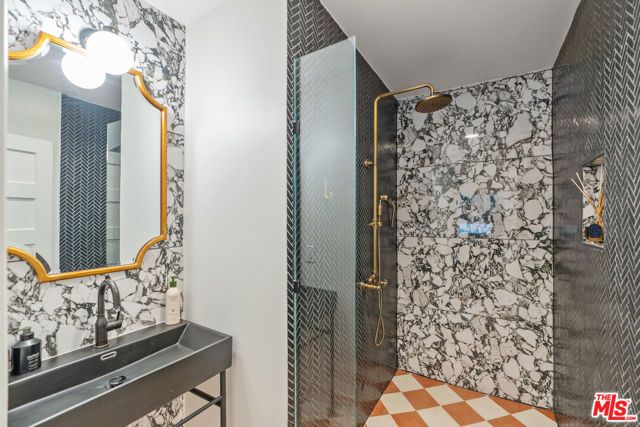 5944 Manola Way, Los Angeles, CA 90068