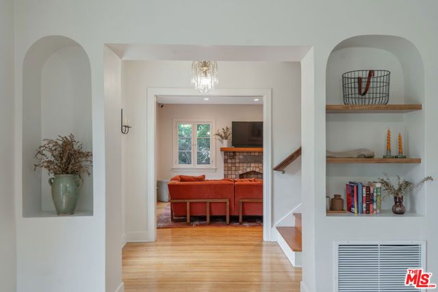 5944 Manola Way, Los Angeles, CA 90068