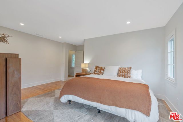 5944 Manola Way, Los Angeles, CA 90068