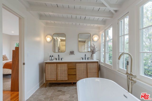 5944 Manola Way, Los Angeles, CA 90068