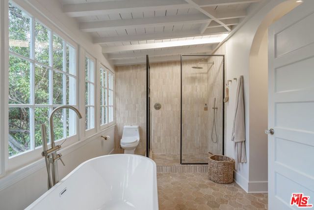 5944 Manola Way, Los Angeles, CA 90068