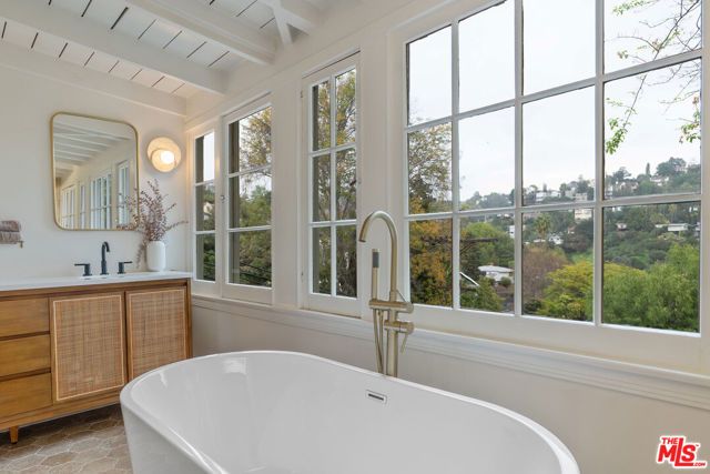 5944 Manola Way, Los Angeles, CA 90068