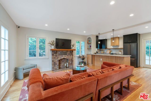 5944 Manola Way, Los Angeles, CA 90068